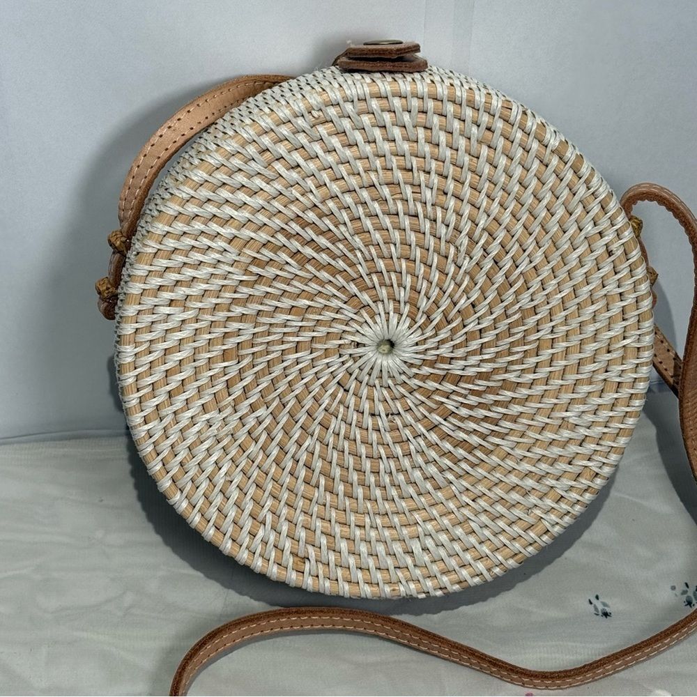WOVEN RATTAN DETAIL ROUND CROSSBODY BAG W/LEATHER ACCENT - Picture 2 of 7